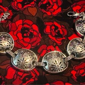 NWOT Brighton Icelynn Swarovski Snow Flakes Bracelet JB7382